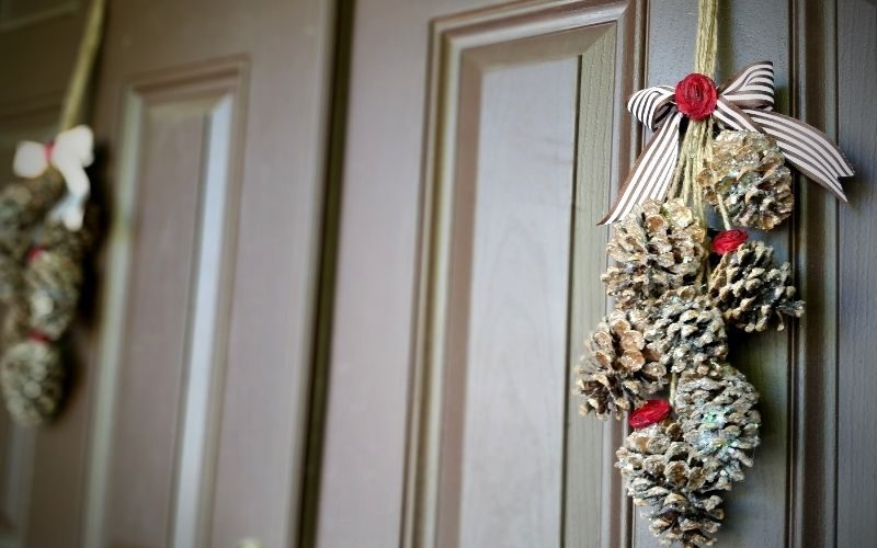 Easy Pine Cone Door Hangers - Frugal Fall Craft Idea | Frugal Fun Mom